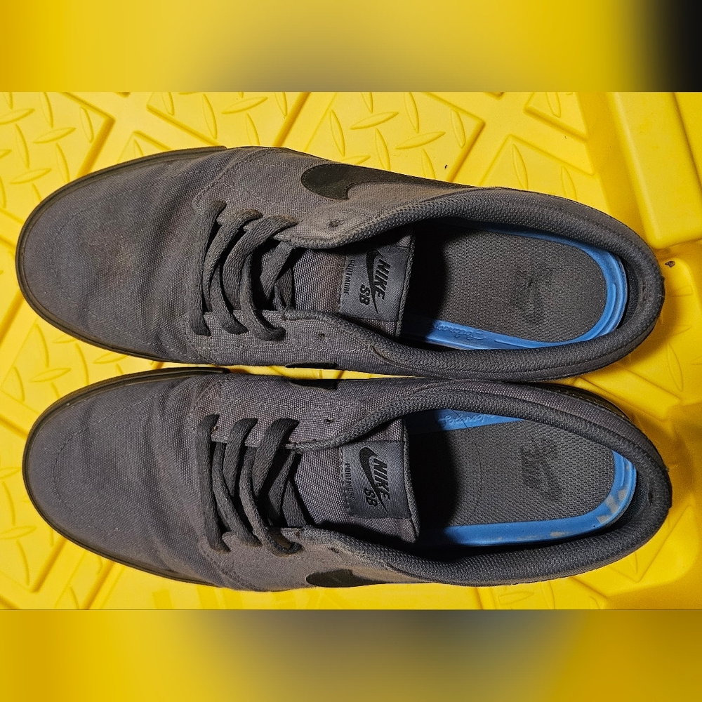 Nike SB Men's Dark Gray Sneakers